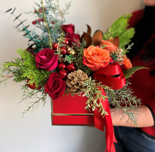 Christmas Flower Arrangements to Celebrate the Holidays _ Toronto Florist _ Vaughan Flower Same-Day Delivery _ Toy Florist