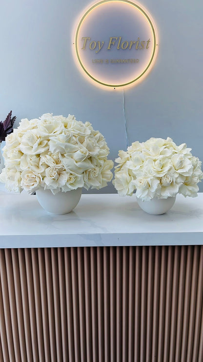 White Elegance Centrepiece