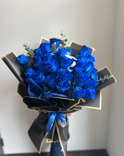 Elegant Blue Rose Bouquet - Unique Floral Arrangement for Special Occasions