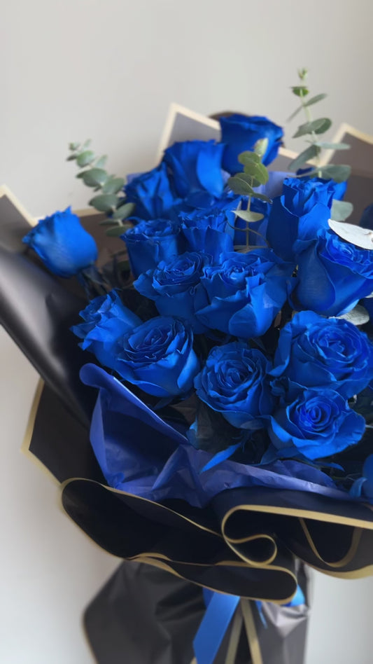 Elegant Blue Rose Bouquet - Unique Floral Arrangement for Special Occasions