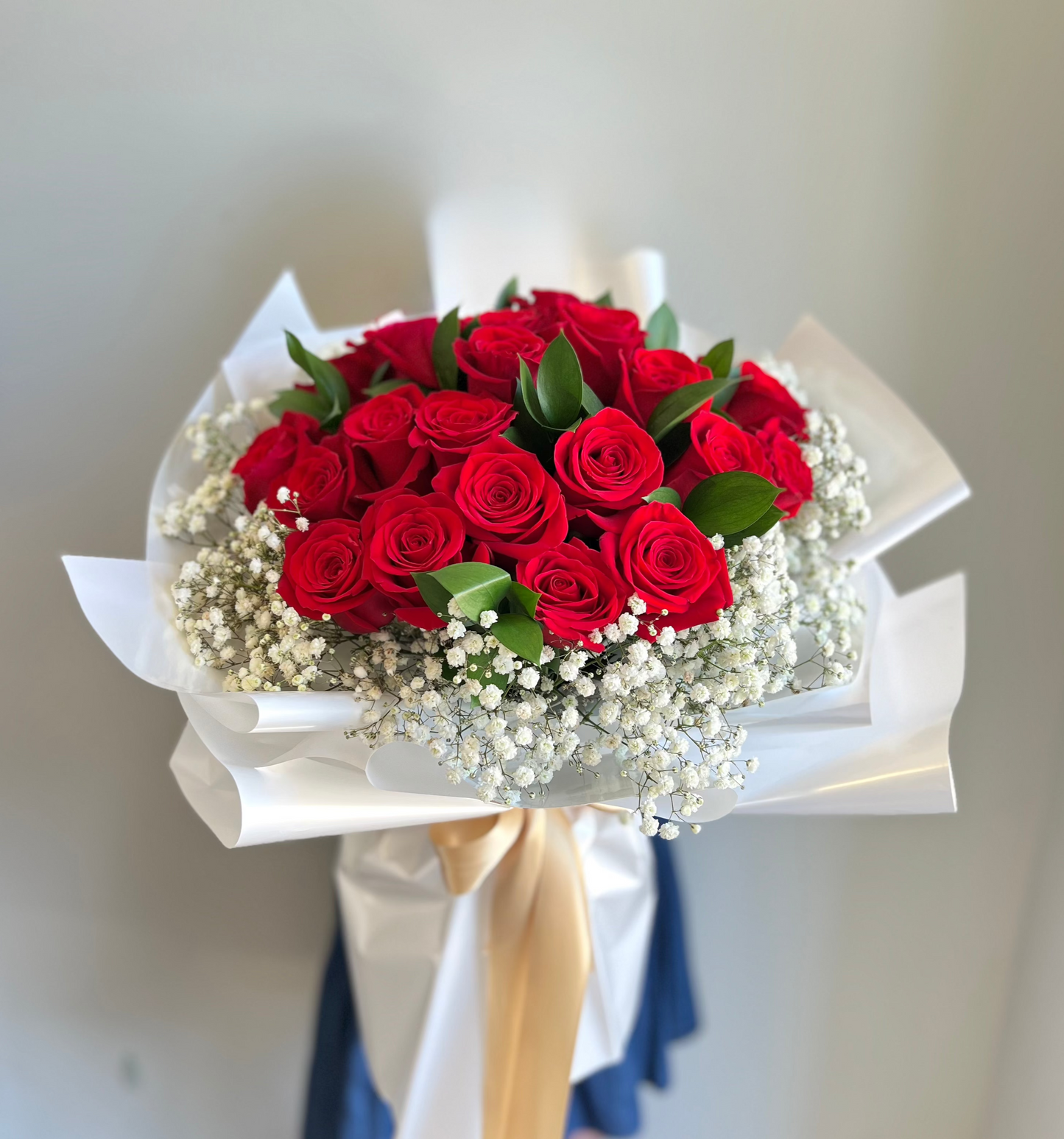 red roses with babies breath